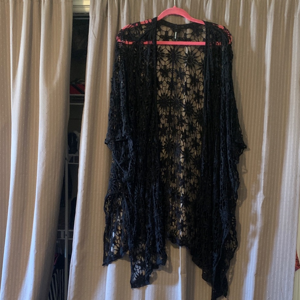Torrid Black Crochet Lace Kimono/Ruana One Size.